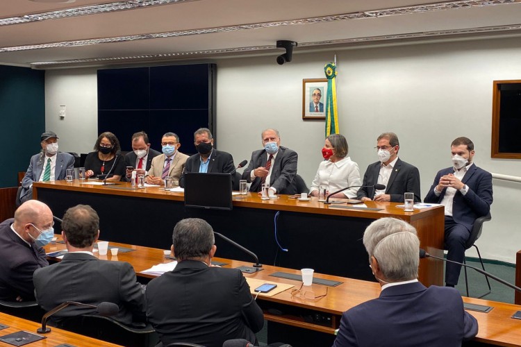 ￼NOVE siglas se reuniram ontem em Brasília