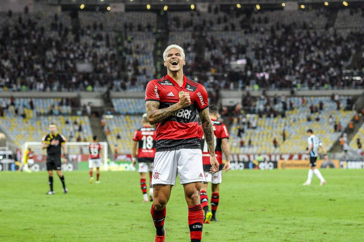 Entre os jogos de hoje, domingo, 3 de outubro, Flamengo e Athletico Paranaense se enfrentam pela Série A do Brasileirão. Veja onde assistir ao vivo à transmissão e qual horário dos jogos do dia. 