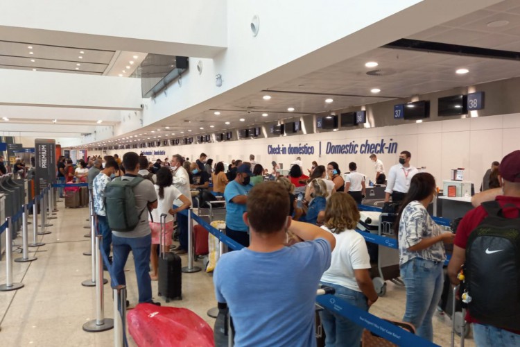 Preços das passagens aéreas caíram em novembro
