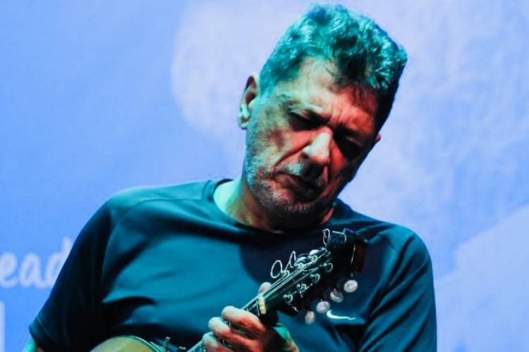 Carlinhos Patriolino se apresenta na Orquestra de Bandolins do Ceará