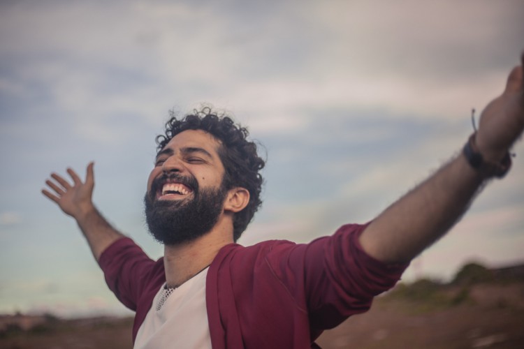 Pedro Falcão se apresenta na Solar Feira Criativa nesta sexta-feira, 17