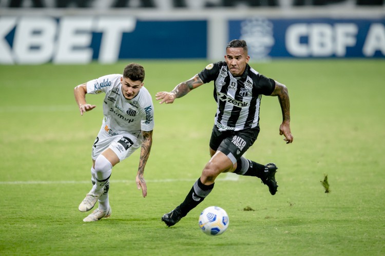 FORTALEZA, CE, BRASIL, 18-09.2021: Ceara x Santos, Campeonato Brasileiro, na Arena Castelão. em epoca de COVID-19. (Foto:Aurelio Alves/ Jornal O POVO)