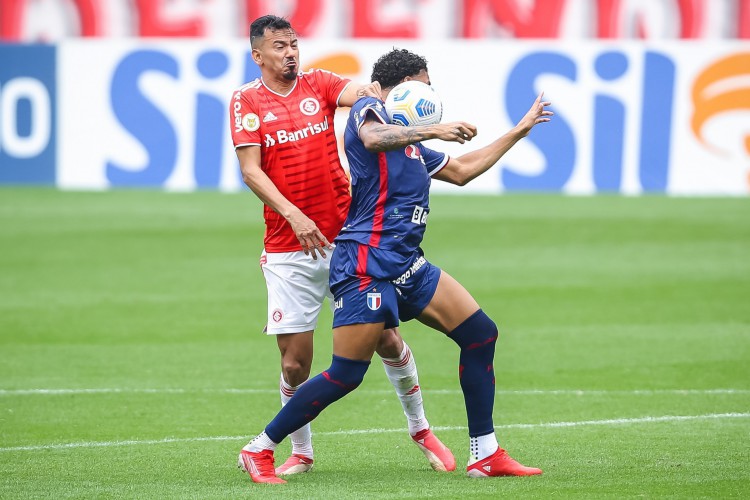 Internacional joga contra o Fortaleza hoje, domingo, 17, pelo Brasileirão Série A 2022; veja onde assistir ao vivo e horário. 