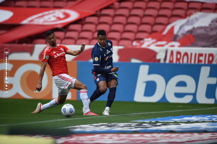 Matheus Jussa em duelo entre Internacional e Fortaleza pelo Brasileirão, no Beira-Rio. 