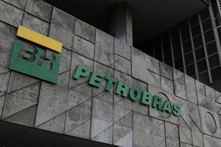 A Petrobras anunciou nesta sexta-feira, 8, mais um reajuste nos preços da gasolina e do gás de cozinha