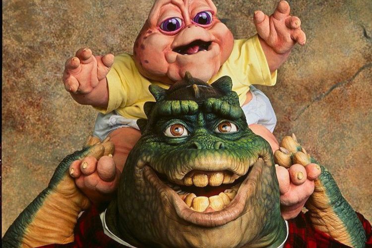 Família Dinossauro de Baby e Dino faz parte do catálogo do Disney Plus, onde você pode assistir ao desenho; conheça algumas curiosidades e relembre personagens