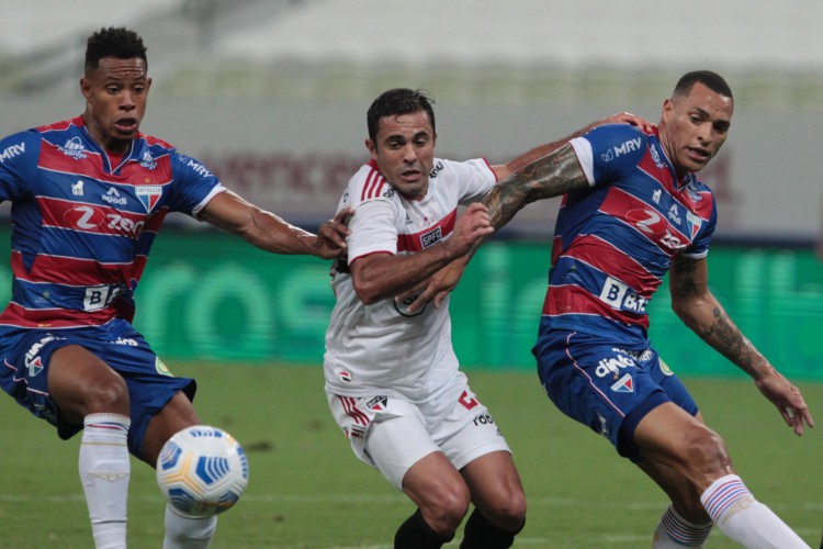 Fortaleza e São Paulo disputam confronto hoje, quarta, 10 de novembro (10/11) pela Série A do Brasileirão; confira onde assistir ao vivo ao jogo, horário, provável escalação e demais informações 