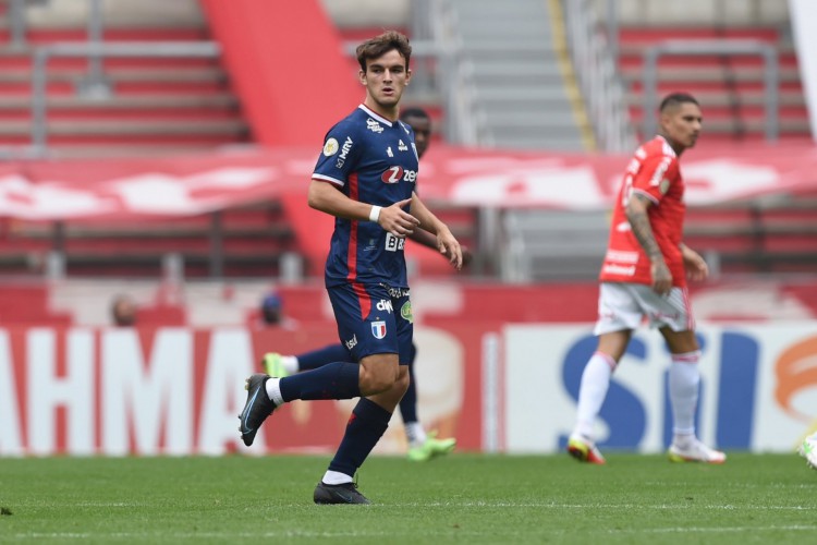 Atacante Valentín Depietri no jogo Internacional x Fortaleza, no Beira-Rio, em Porto Alegre, pelo Campeonato Brasileiro Série A