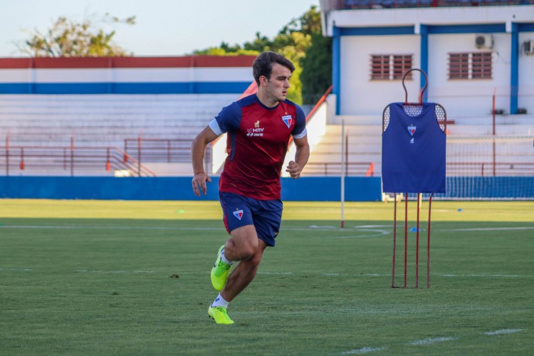 Atacante Valentín Depietri em treino do Fortaleza no Centro de Excelência Alcides Santos, no Pici