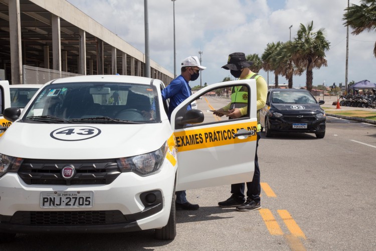 Fortaleza, 22 de setembro de 2021. Arena Castelão. Detran-CE realiza mutirão de exames práticos para categoria B (carro) no estacionamento da Arena Castelão.