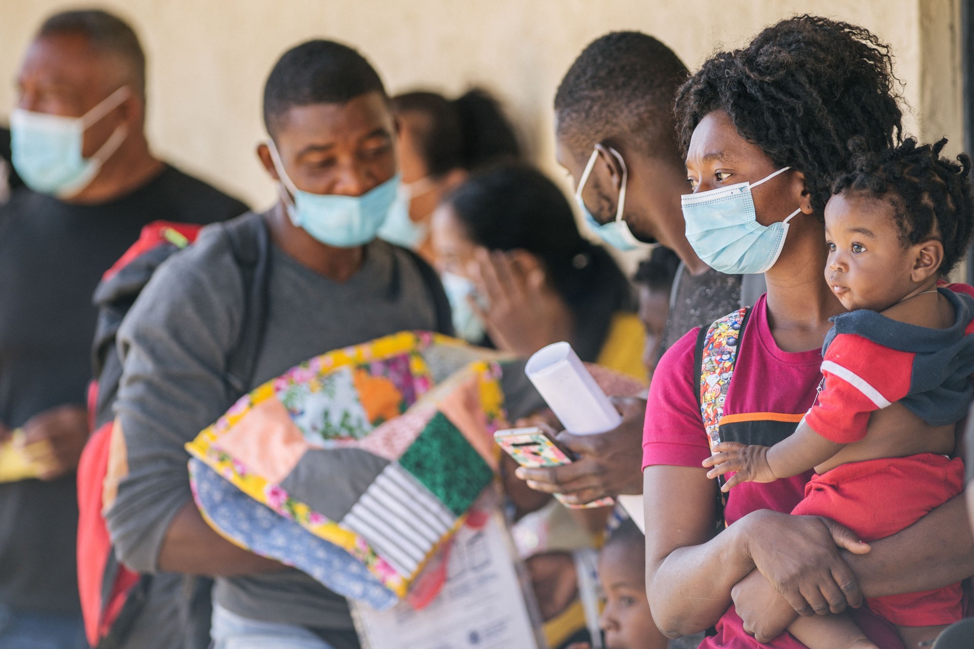 As autoridades de imigração dos EUA têm deportado aviões carregados de migrantes diretamente para o Haiti (Foto: BRANDON BELL / AFP)