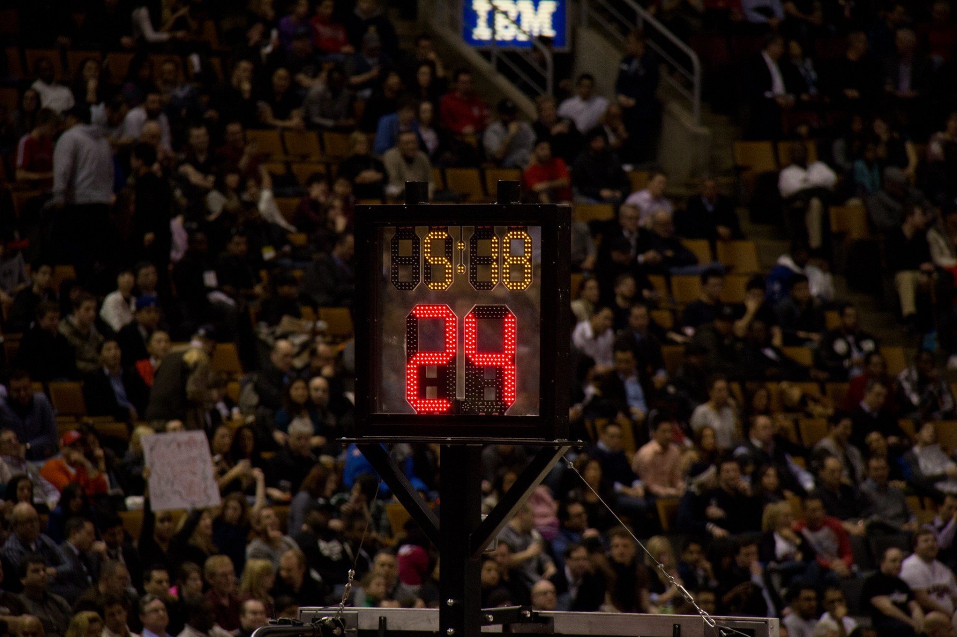 Como o cronômetro de 24 segundos salvou o basquete, karine-nascimento