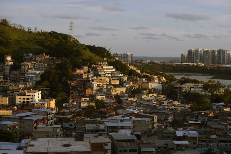 Vista da comunidade da Muzema, na zona oeste da cidade do Rio de Janeiro, onde dois prédios desabaram. 