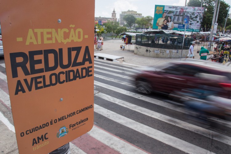 NA AVENIDA Tristão Gonçalves esquina com a rua Liberato Barroso está localizada a maior faixa de pedestres do Brasil