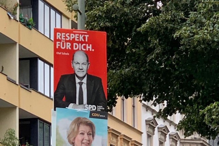 cartazes de postulantes na eleição alemã. 