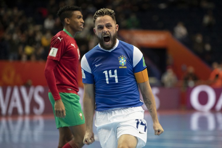 Rodrigo comemora gol no jogo Brasil x Marrocos, pela Copa do Mundo de Futsal