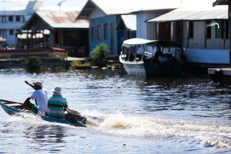 Comunidade de ribeirinhos em Manaus