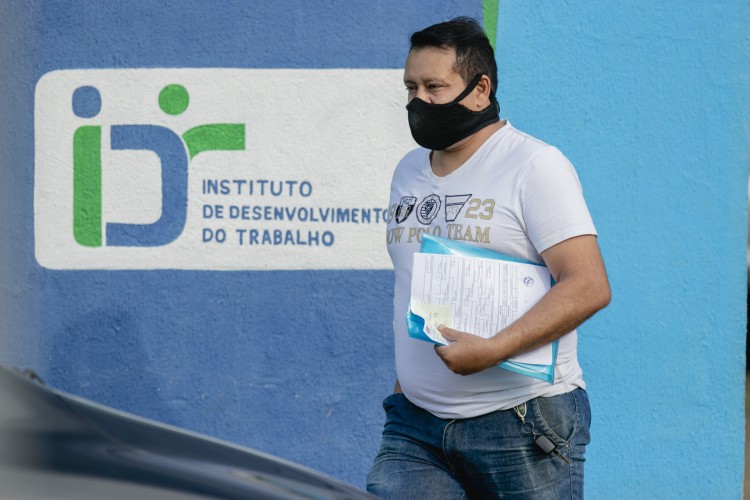 FORTALEZA, CE, BRASIL, 30-09.2021: IDT/SINI no Centro na Rua Assunção. Desemprego no Brasil chega a 14,1 mi de brasileiros. em epoca de COVID-19. (Foto:Aurelio Alves/ Jornal O POVO)