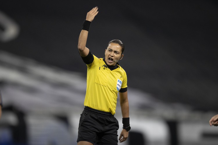 Árbitra Edina Alves Batista na final do Campeonato Brasileiro Feminino A1, entre Corinthians x Palmeiras, na Neo Química Arena