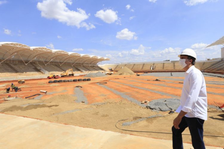 Governador Camilo Santana visita obra da Arena Romeirão