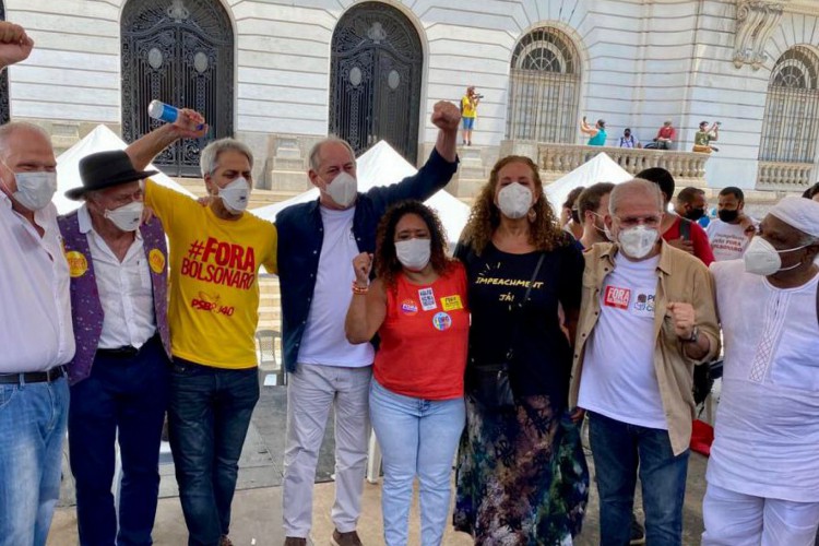 Ciro Gomes participa de manifestação contra Bolsonaro no Rio de Janeiro neste sábado, 2 de outubro