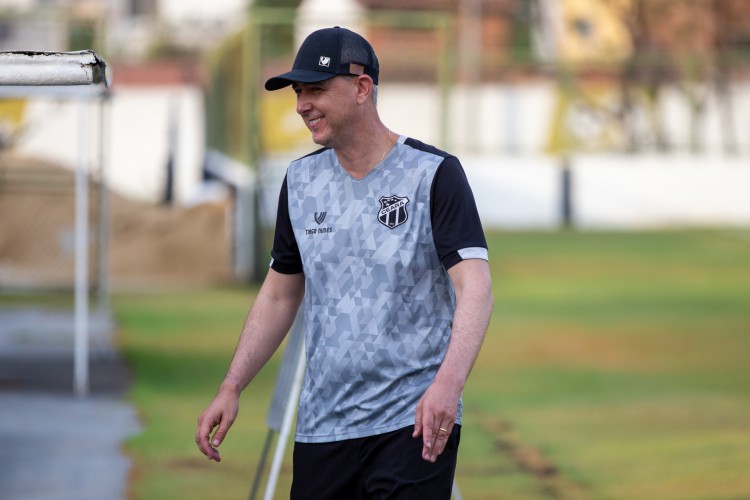 Técnico Tiago Nunes em treino do Ceará o estádio Carlos de Alencar Pinto, em Porangabuçu