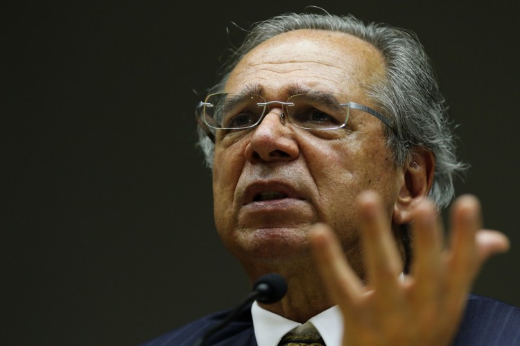 Ministro da Economia, Paulo Guedes, diz que não acompanha o noticiário para não desanimar 