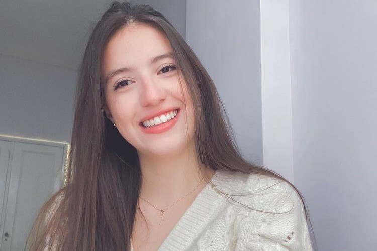 A influenciadora digital Luciana de Farias morreu após complicações causadas pela Covid-19