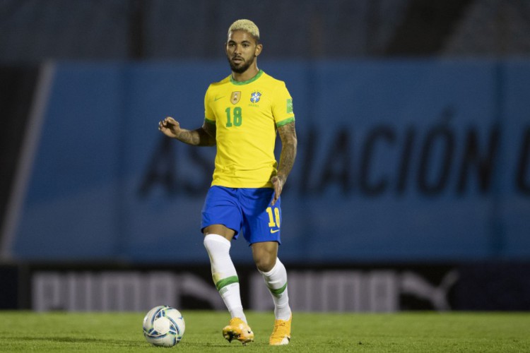 Douglas Luiz foi convocado pelo técnico Tite para a vaga de Casemiro