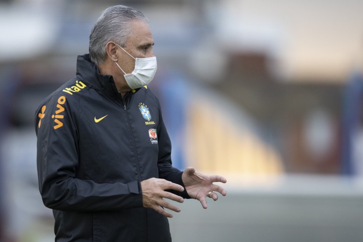 Técnico Tite em treino da seleção brasileira em Bogotá, na Colômbia