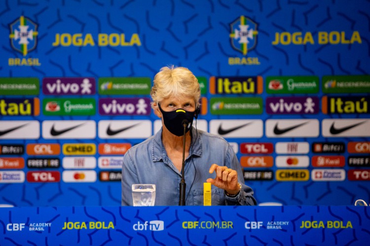 Técnica Pia Sundhage durante entrevista coletiva em convocação da seleção brasileira feminina na sede da CBF, no Rio de Janeiro