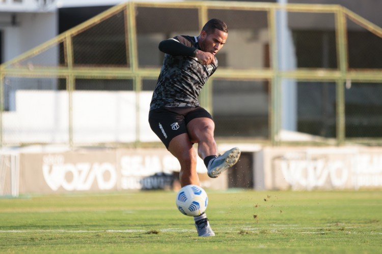 Após seis meses afastado, Jael voltou aos treinos pelo Ceará