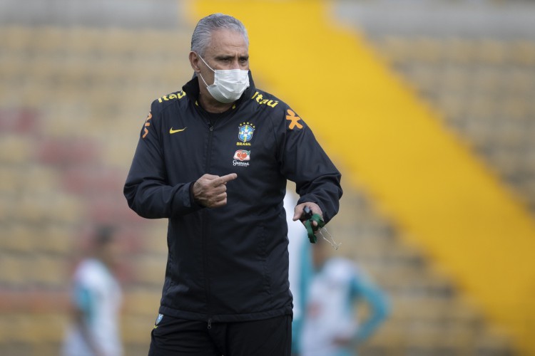 Técnico Tite em treino da seleção brasileira