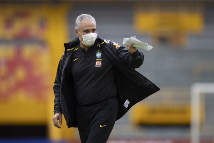 Técnico Tite em treino da seleção brasileira no estádio Estádio El Campín, em Bogotá