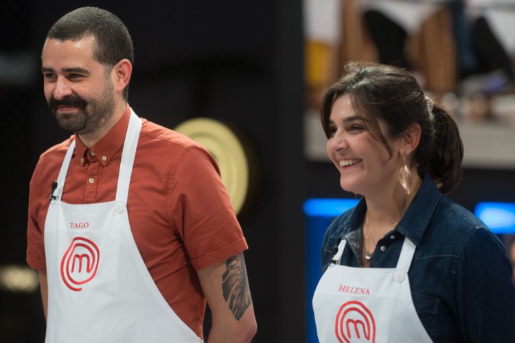 Helena e Tiago conquistaram a preferência dos jurados e estão de volta ao Masterchef Brasil 2021