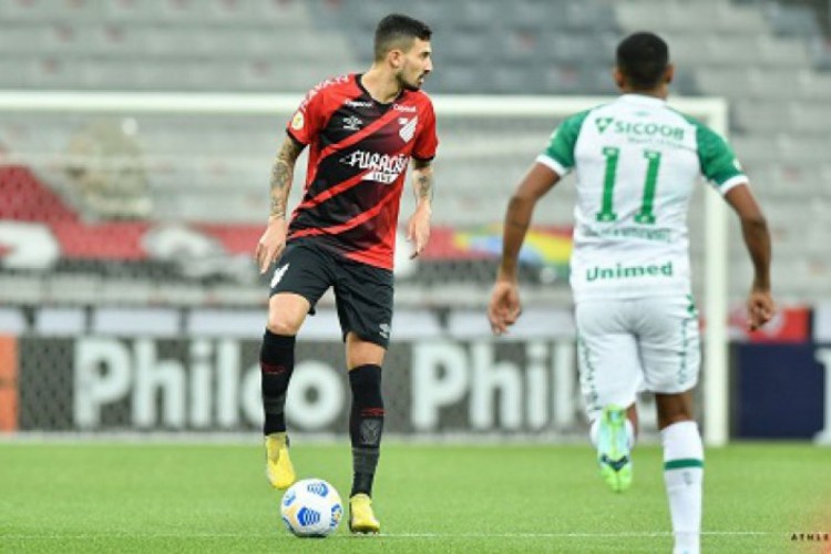 Chapecoense e Athletico-PR se enfrentam pela Série A do Brasileirão. Veja onde assistir ao vivo à transmissão e qual horário do jogo