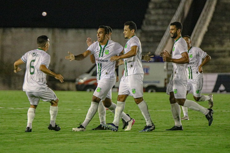 Jogadores do Floresta comemoram gol no jogo Treze-PB x Floresta, no estádio Amigão, pelas Eliminatórias da Copa do Nordeste 2022