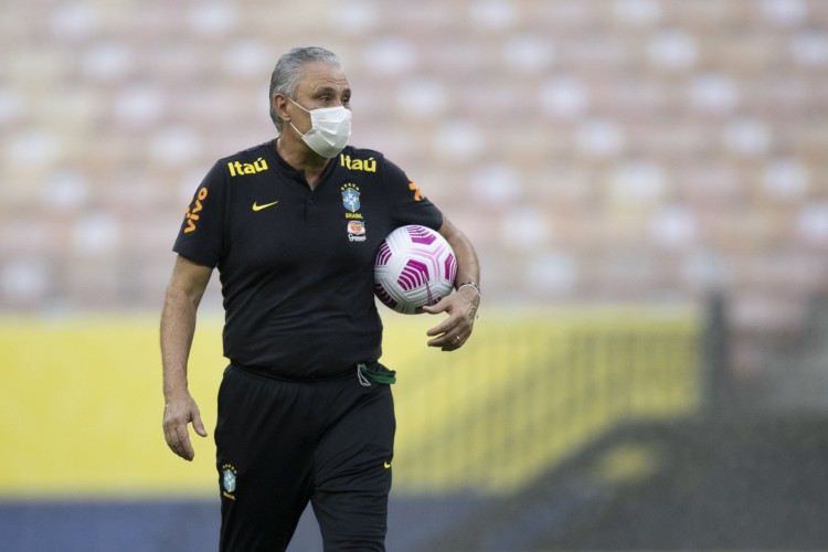 Técnico Tite em treino da seleção brasileira na Arena da Amazônia, em Manaus