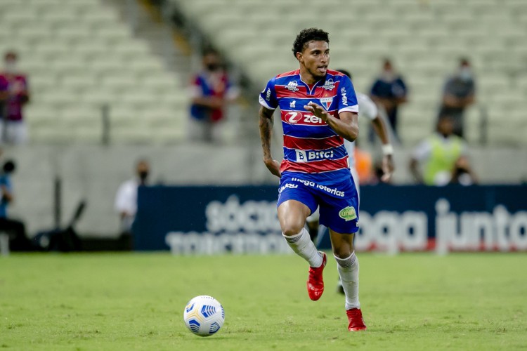 FORTALEZA, CE, BRASIL, 06-10.2021: Ederson. Fortaleza x Gremio, Arena Castelão pelo campeonato brasileiro, partida de futebol com volta da torcida. em epoca de COVID-19. (Foto:Aurelio Alves/ Jornal O POVO)