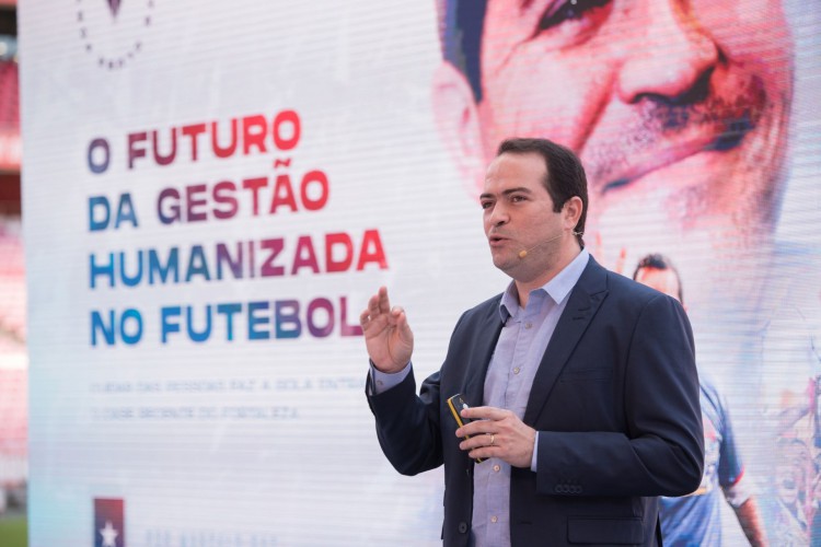 Presidente do Fortaleza, Marcelo Paz, em palestra no Estádio da Luz, em Lisboa, no evento Global Football Management 2021