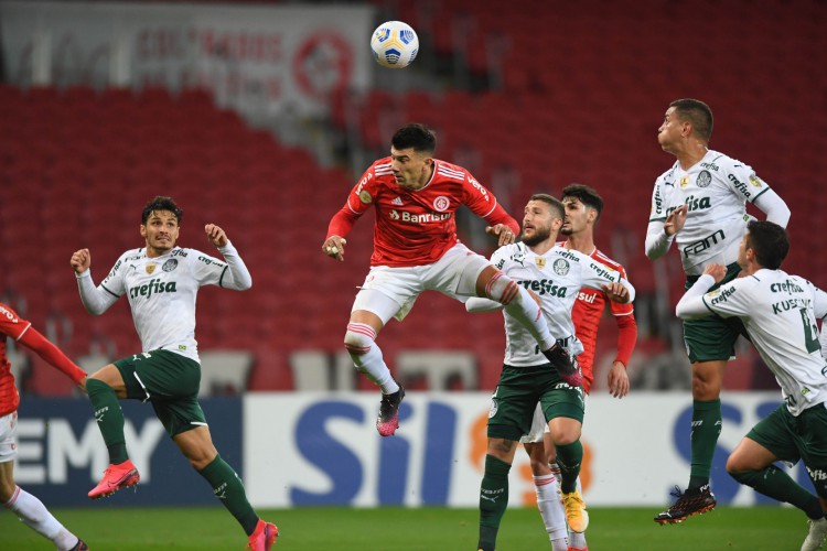 Internacional e Palmeiras se enfrentam hoje, 16, pela Série A do Brasileirão. Veja onde assistir ao vivo à transmissão e qual horário do jogo. 