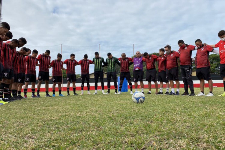 Elenco do Atlético-CE reunido no centro de treinamento