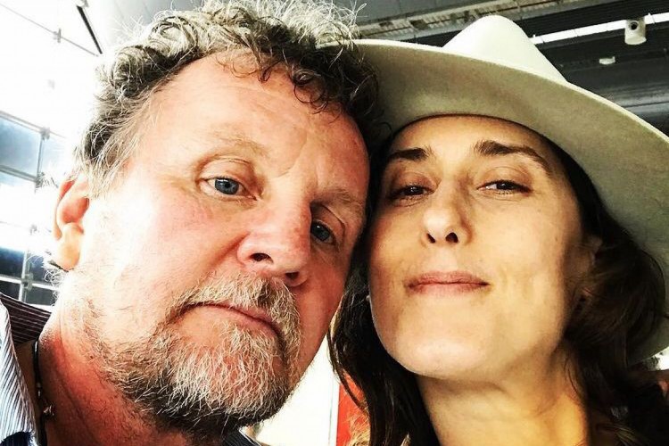 Paola Caroselli anunciou hoje, 19, o fim de casamento com o marido irlandês Jason Lowen