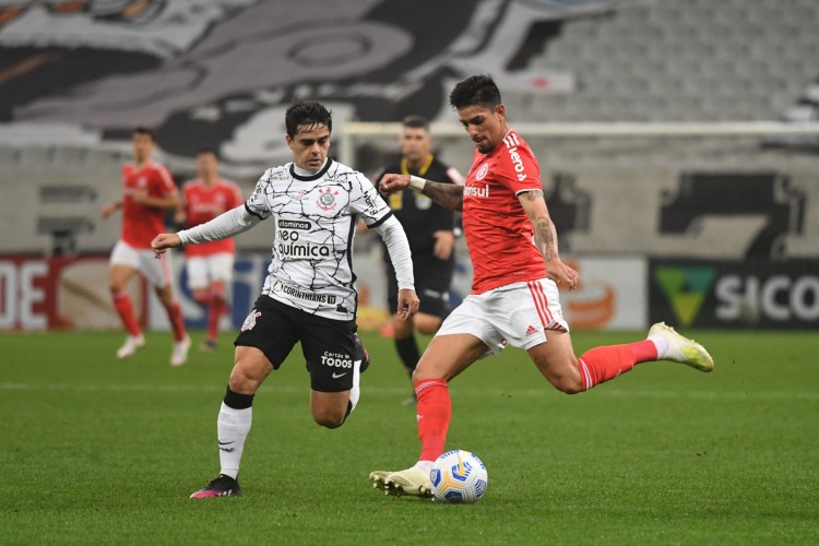 Corinthians e Internacional se enfrentam pelo Brasileirão Série A 2022 hoje, 4; onde assistir ao vivo aos jogos do dia e horário do jogo.