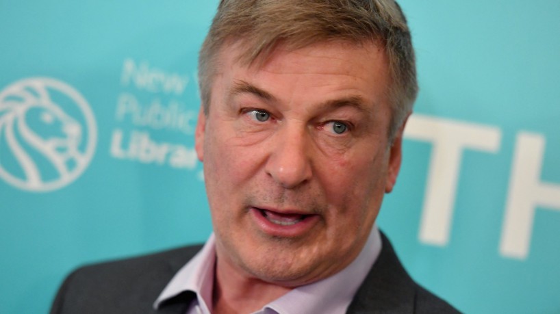 Alec Baldwin afirma que não apertou gatilho de arma