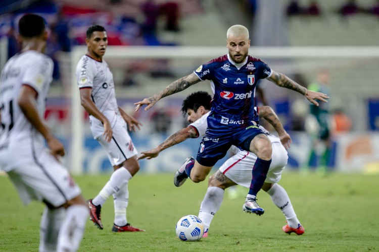 FORTALEZA, CE, BRASIL, 23-10.2021: Lucas Lima. Fortaleza x Athletico Paranaense, na Aerna Castelão pe lo Campeonato Brasileiro. em epoca de COVID-19. (Foto:Aurelio Alves/ Jornal O POVO)