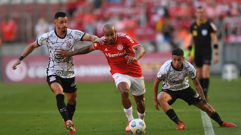 Corinthians vacila no fim e cede empate ao Internacional