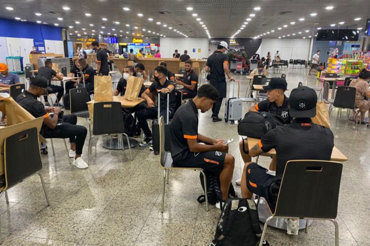 Delegação do Ceará no Aeroporto de Fortaleza antes do embarque para Porto Alegre