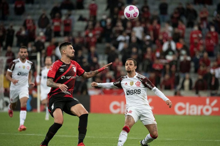 Flamengo e Athletico-PR decidem hoje uma vaga na final da Copa do Brasil