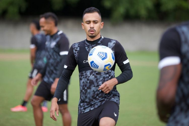 Lima, meia do Ceará, durante treino de preparação para enfrentar o Bahia